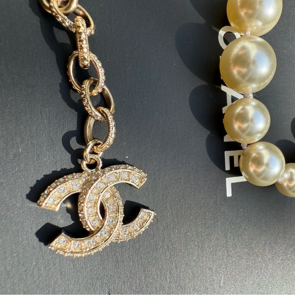 Chanel 19V Graduated Pearl Crystal Crystals CC Logo Charm Pendant Bracelet Gold - Picture 12 of 13